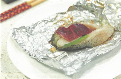 火腿錫紙烤鱸魚(yú)